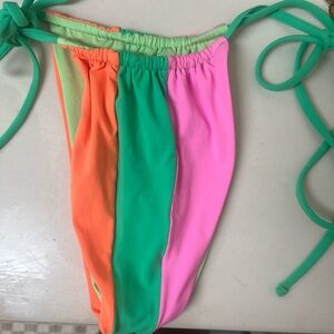 ‼️Looking for the matching top to these OneOne bottoms‼️